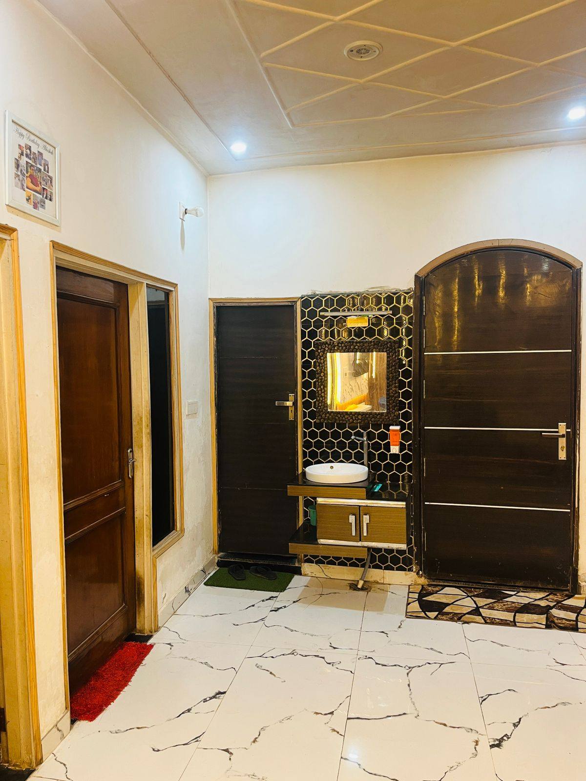 Prime location jad se makan 92.5 gaj 2 manjil