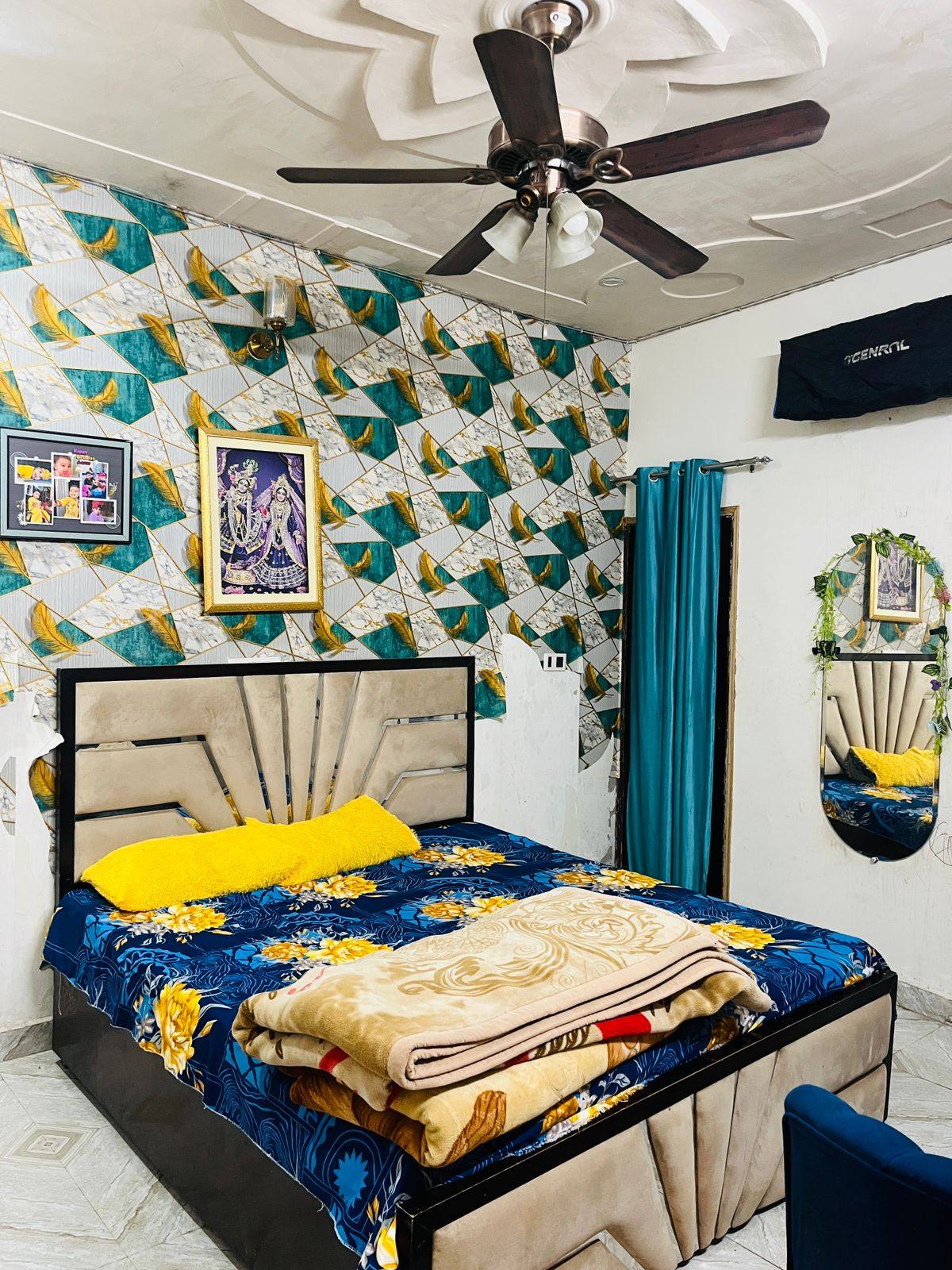 Prime location jad se makan 92.5 gaj 2 manjil