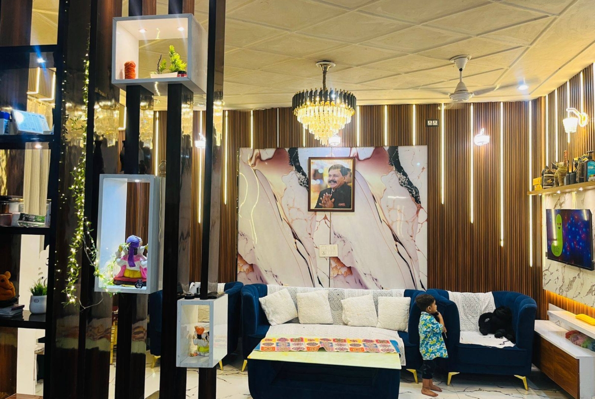 Prime location jad se makan 92.5 gaj 2 manjil