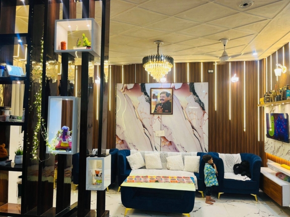 Prime location jad se makan 92.5 gaj 2 manjil