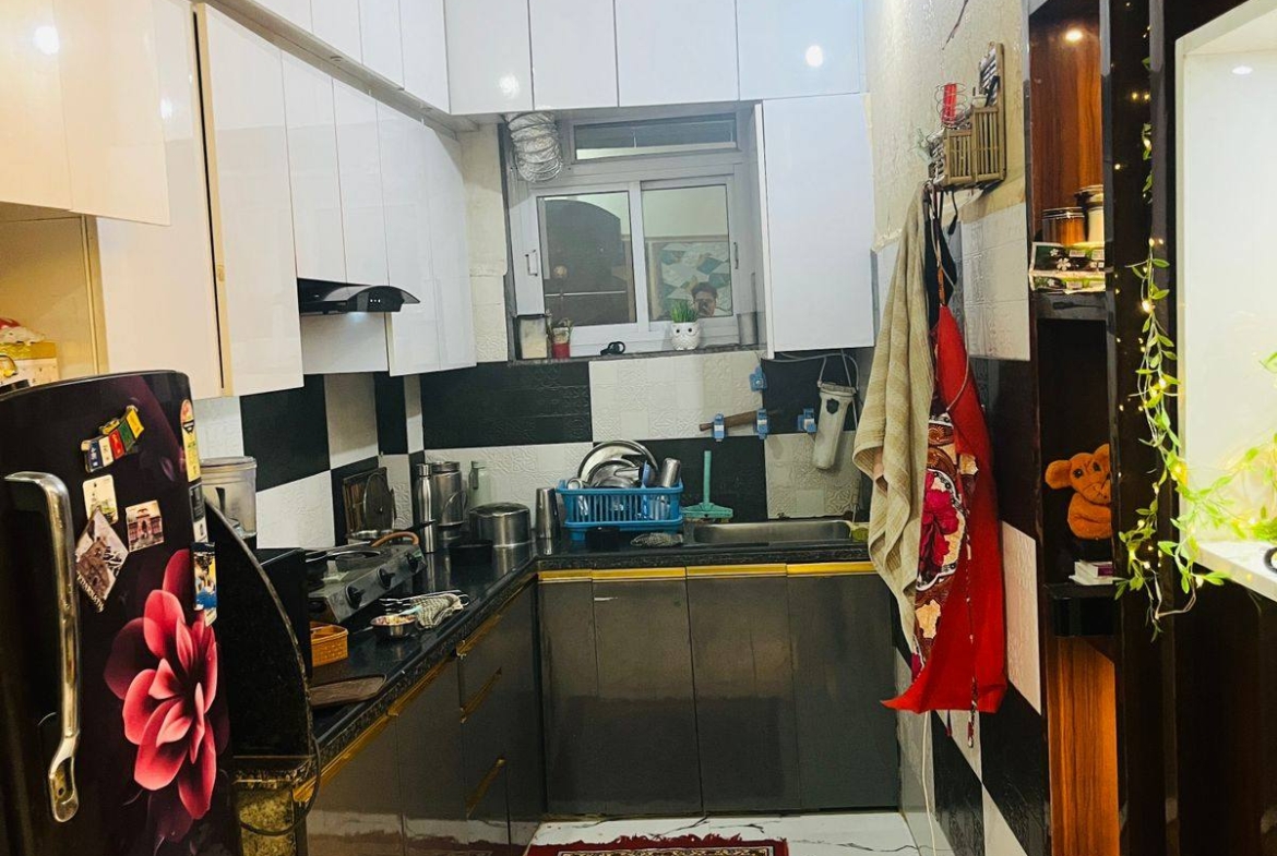 Prime location jad se makan 92.5 gaj 2 manjil