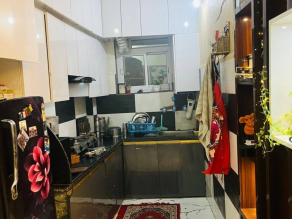 Prime location jad se makan 92.5 gaj 2 manjil