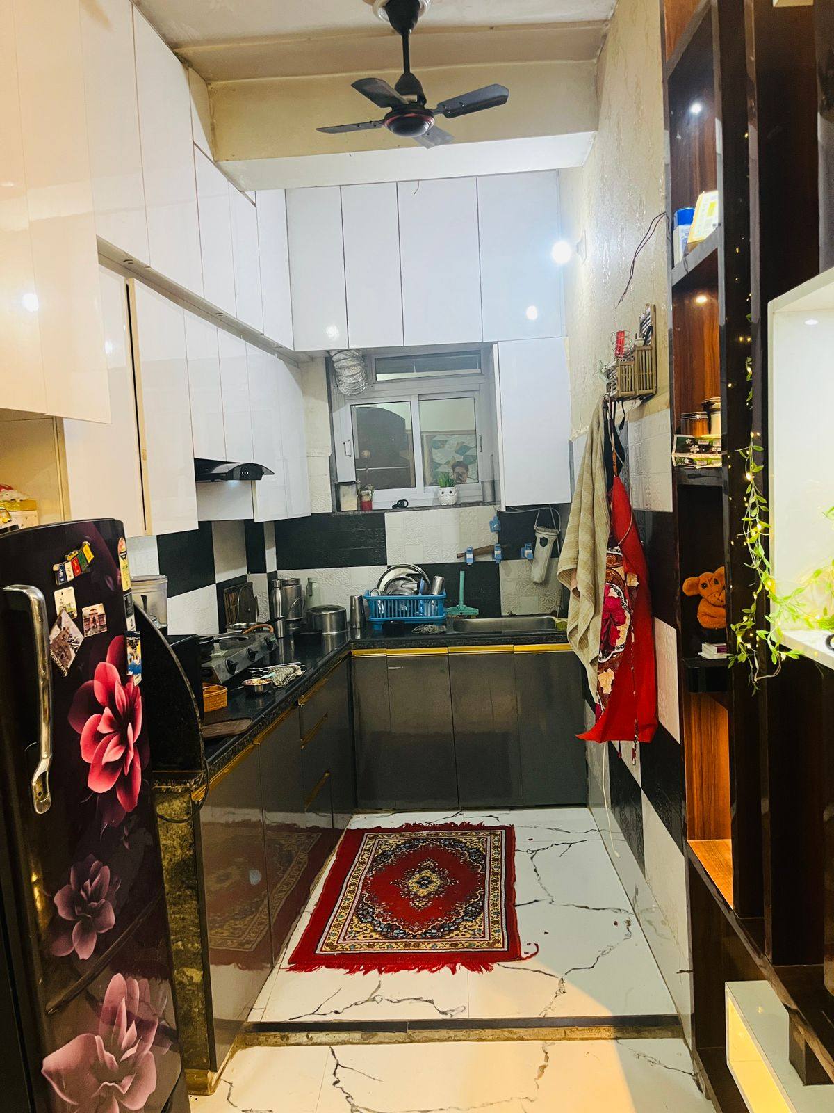 Prime location jad se makan 92.5 gaj 2 manjil