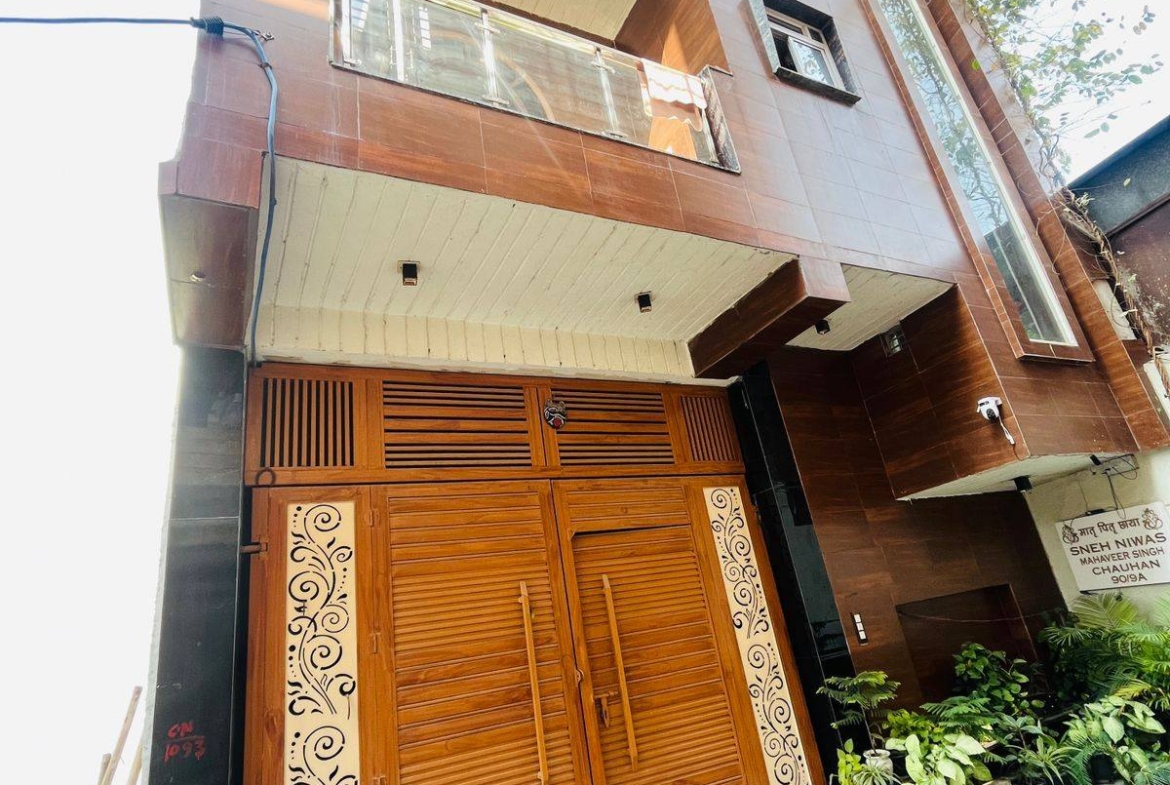 Prime location jad se makan 92.5 gaj 2 manjil