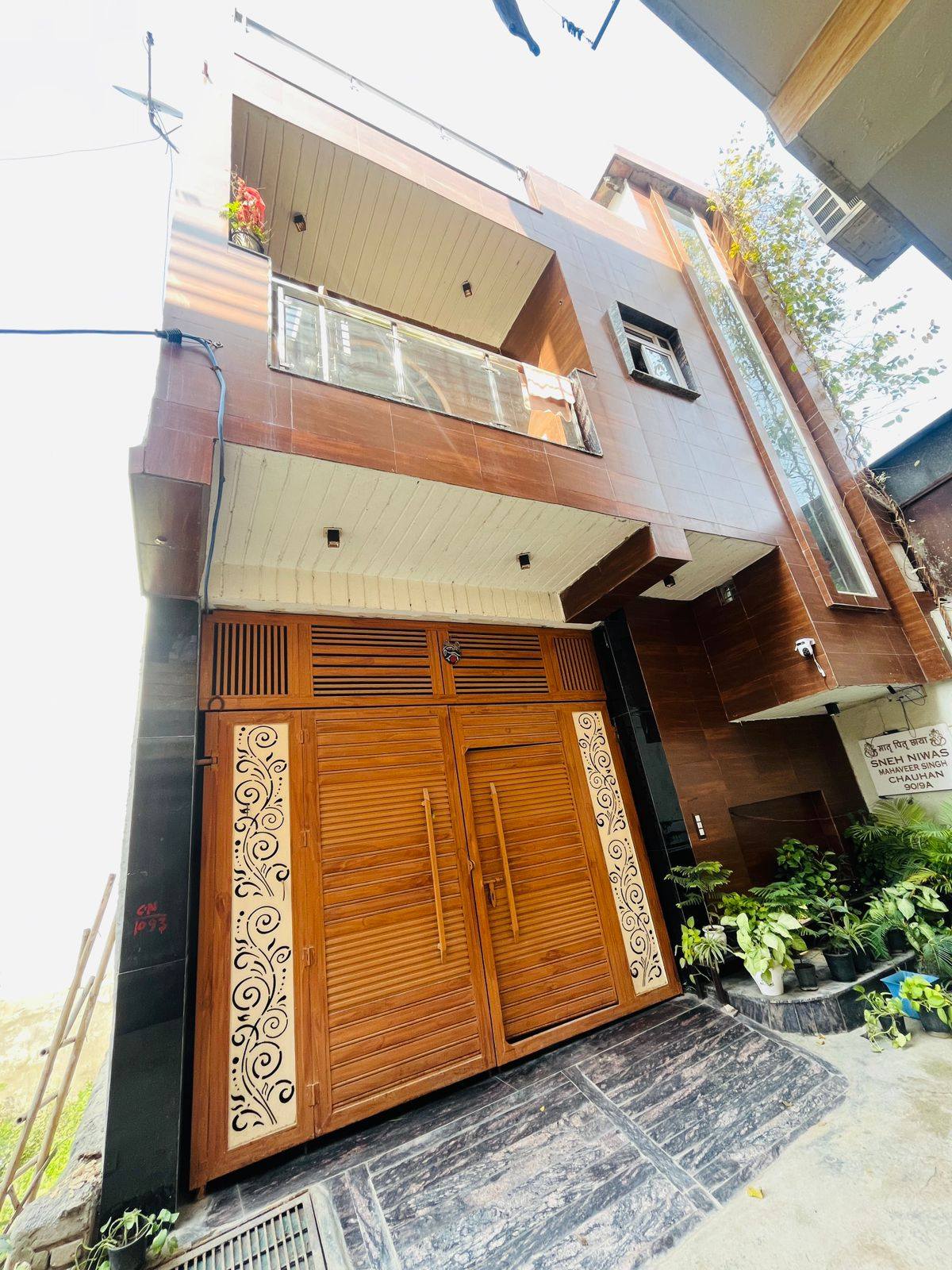Prime location jad se makan 92.5 gaj 2 manjil