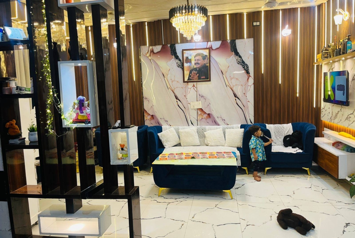 Prime location jad se makan 92.5 gaj 2 manjil