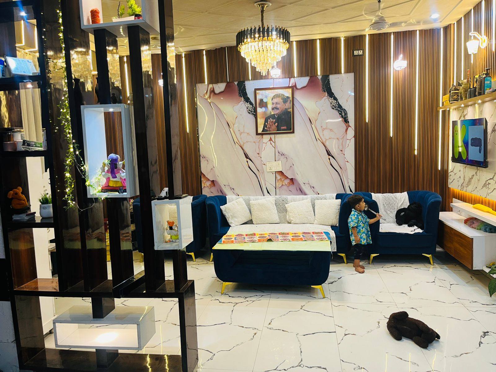Prime location jad se makan 92.5 gaj 2 manjil