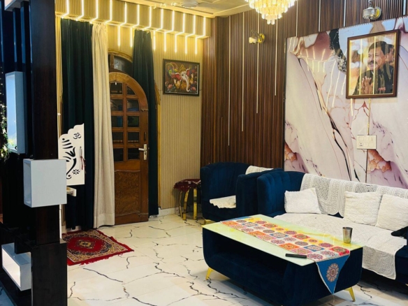 Prime location jad se makan 92.5 gaj 2 manjil