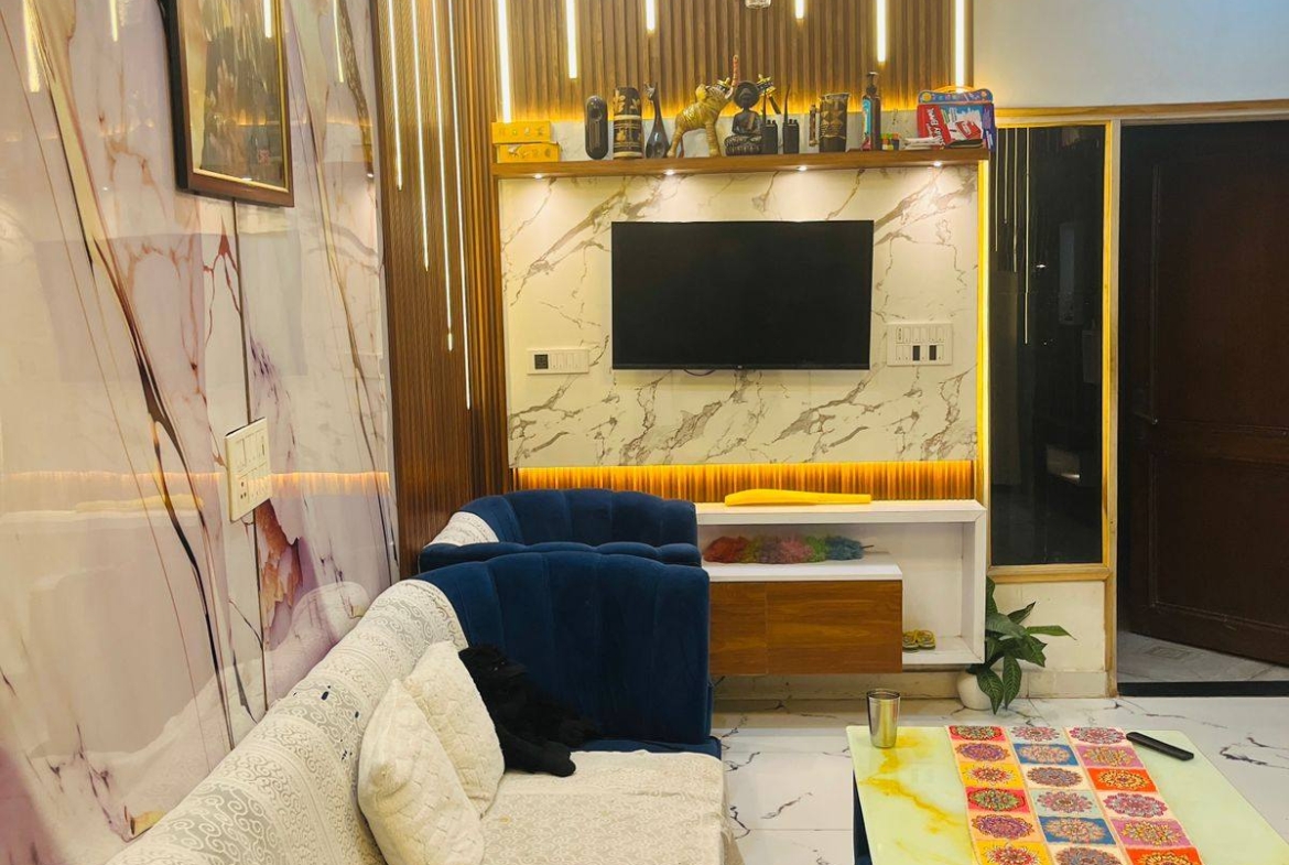 Prime location jad se makan 92.5 gaj 2 manjil