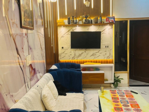 Prime location jad se makan 92.5 gaj 2 manjil