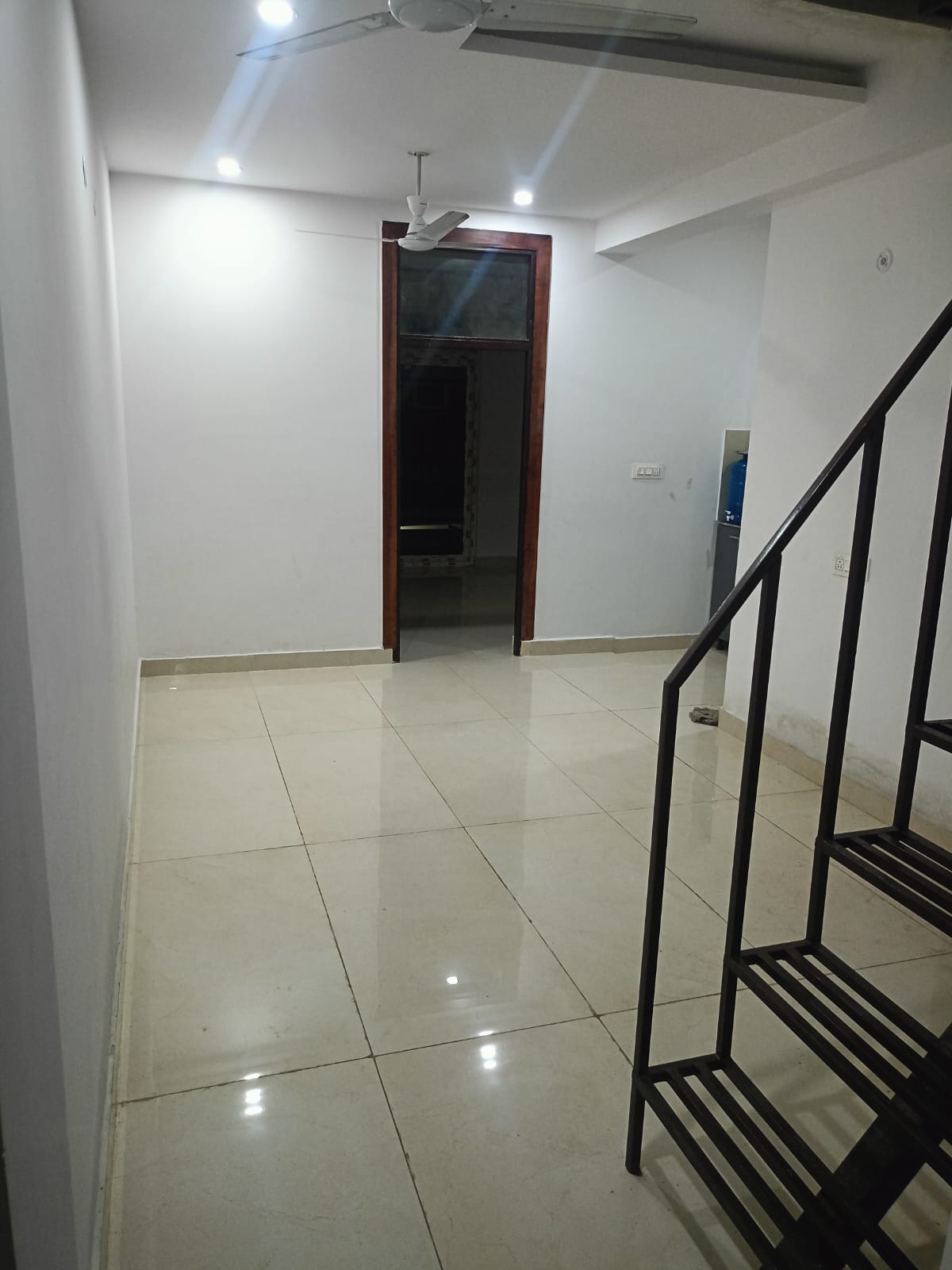 3BHK + Duplex for Sale ₹1.50 Cr – Orchid Heights, Sec 1, Greater Noida West