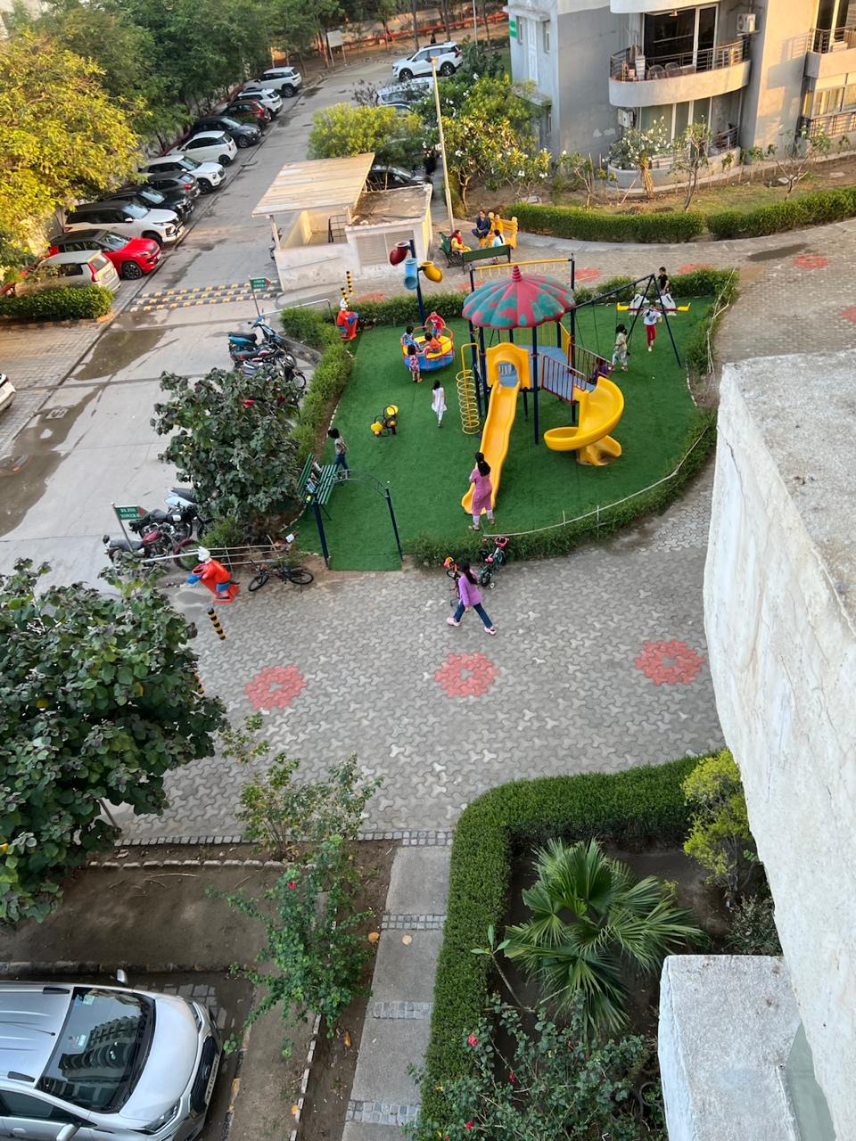 WhatsApp Image 2026-05-06 at 14.11.16 Luxury 4BHK Furnished Flat ₹1.75 Cr for Sale in Sector 37 Faridabad
