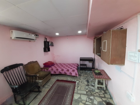 3 BHK Top Floor for Sale Only ₹30 Lakhs | Shahdara, Delhi |